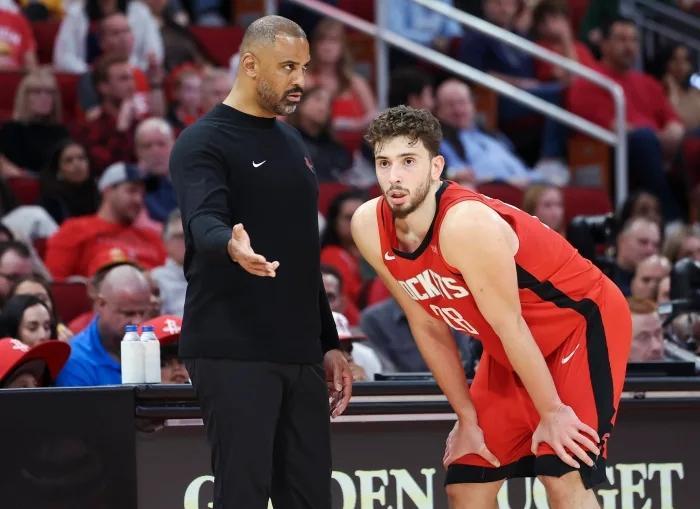 恭喜火箭队！首发5虎4人已定，双前锋争夺1个位置，乌度卡难选择