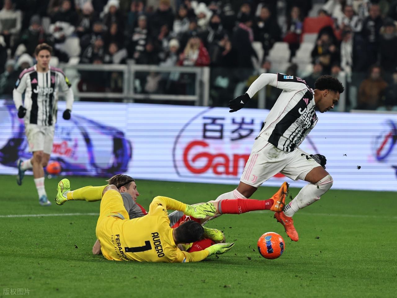 尤文图斯零封对手，主场5比0胜克雷莫纳，戴维连场进球，联赛第四