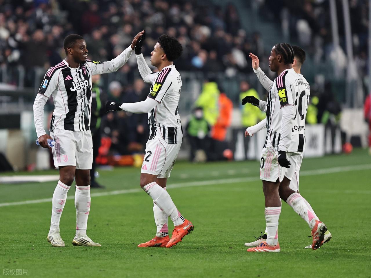 尤文图斯零封对手，主场5比0胜克雷莫纳，戴维连场进球，联赛第四