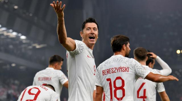 星空体育-2胜3负 莱万波兰悬了 费尔南多·桑托斯却不辞职！