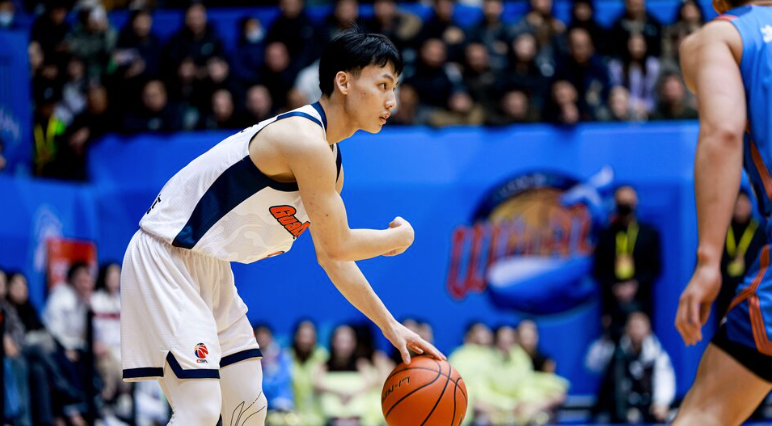 星空体育官网-3号状态回暖，2号又迷失了！8中2+4失误，被四川19岁菜鸟打爆了