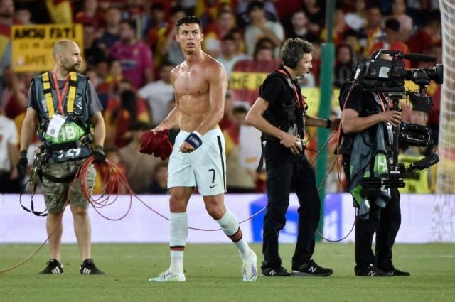 葡萄牙主帅：C罗打替补是战术选择 他还是世界最佳