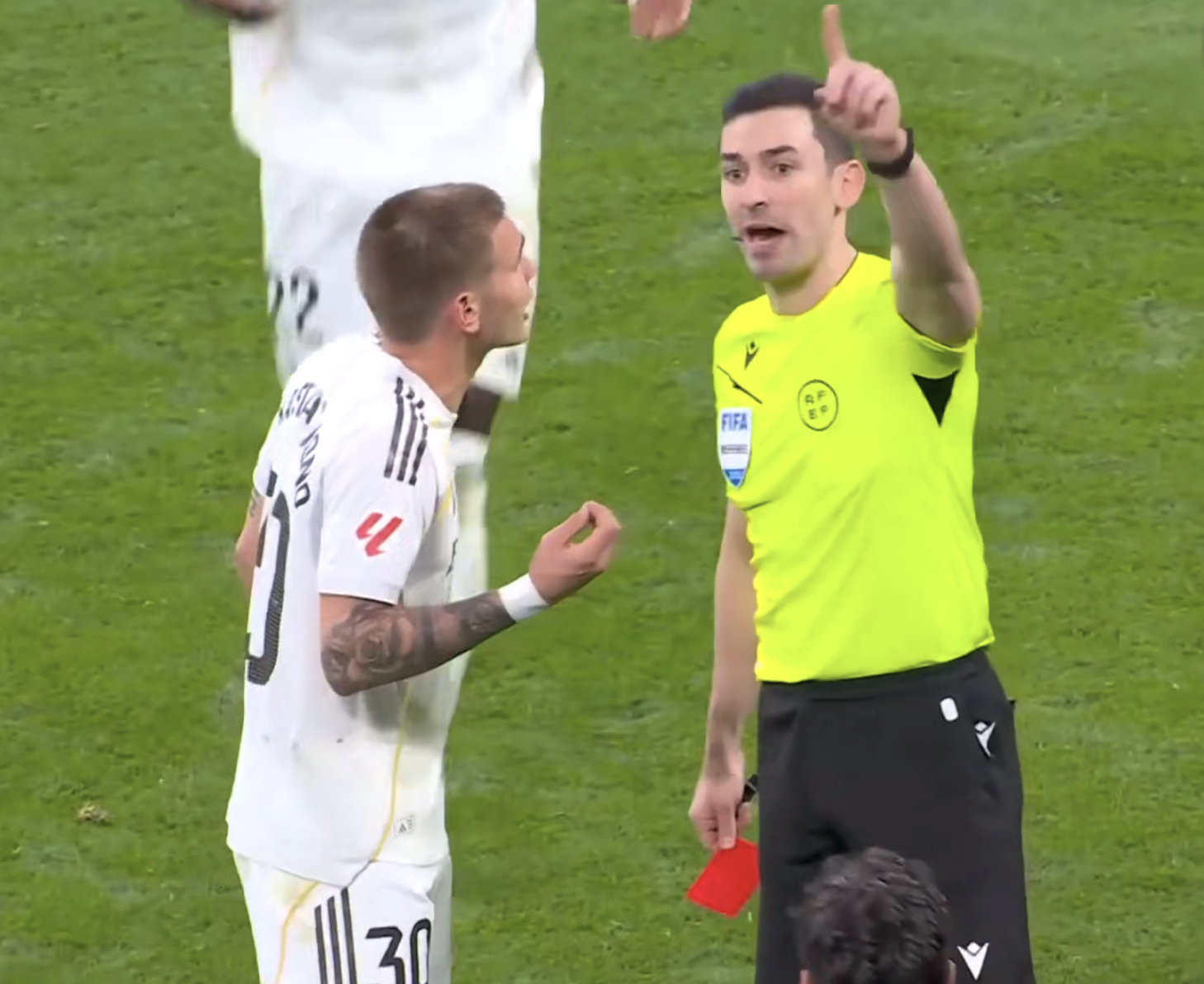 星空体育下载-皇马0-1爆冷，看清阿根廷5000万前锋：26场3球！吃牌数比进球还多