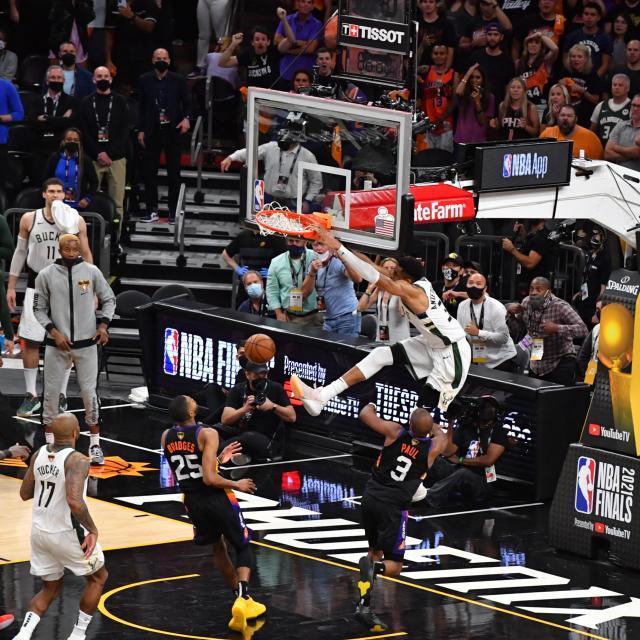 星空体育下载-忘记三分和中投！字母哥提醒你制霸篮下永不过时