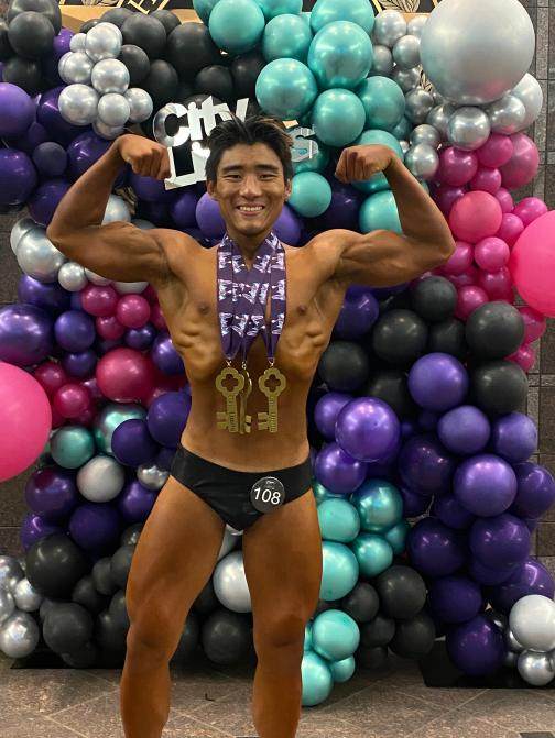 星空体育app-阿诺德·施瓦辛格的“阿诺” 中国健美少年美国夺3金