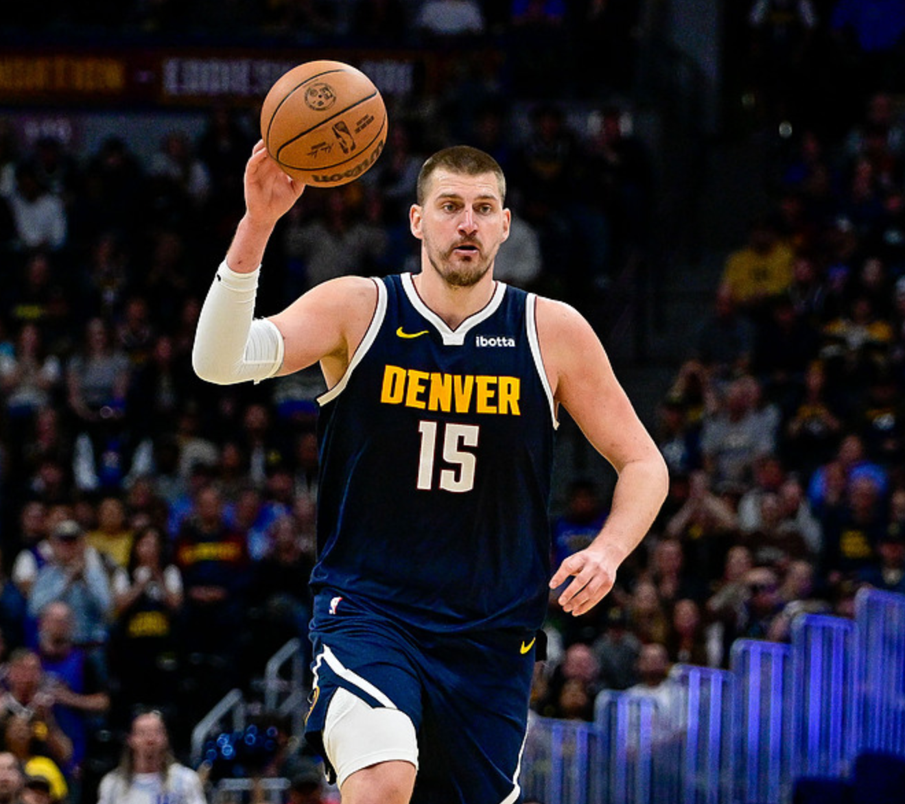 星空体育app-西部最新排名:掘金10连胜,火箭收好礼,3-6名差距变大